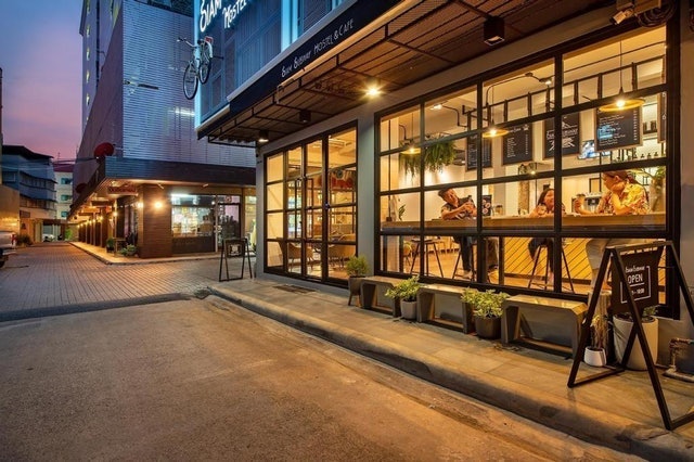 โรงแรมเปิดใหม่ กรุงเทพ Siam Subway Hostel and Cafe 6