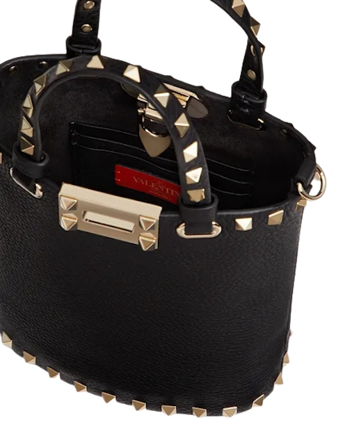 กระเป๋าแบรนด์เนม ราคาไม่เกิน 50,000 รุ่น Rockstud Crossbody Pouch In Grainy Calfskin 4