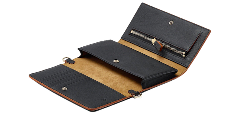 กระเป๋าสตางค์ผู้หญิง รุ่น Aren Crossbody Wallet in Monogram Leather 4