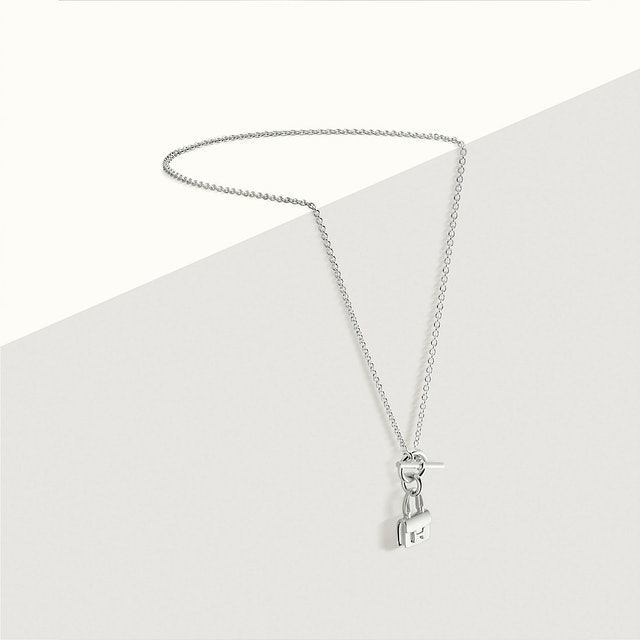 สร้อยคอแบรนด์เนม ผู้หญิง รุ่น Amulettes Constance pendant 2