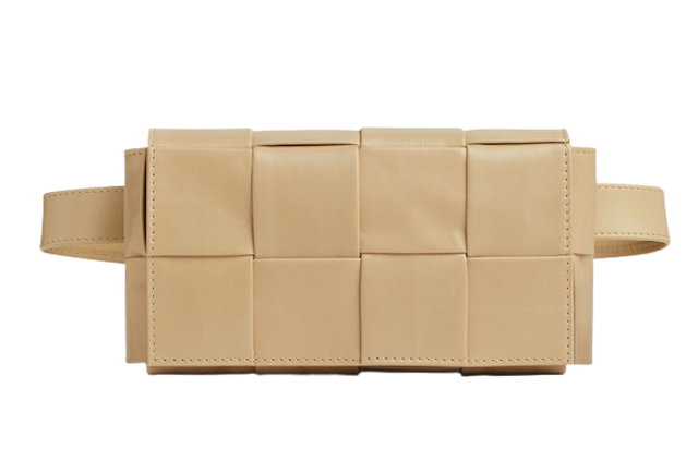 กระเป๋าแบรนด์เนมผู้ชาย รุ่น Cassette Belt Bag 4