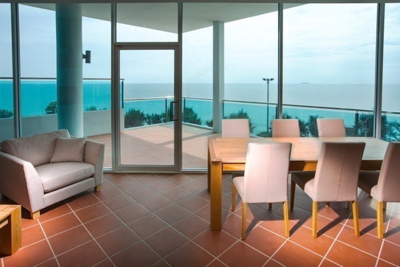 โรงแรมระยองติดทะเล GrandBlue Resort & Beachclub 4