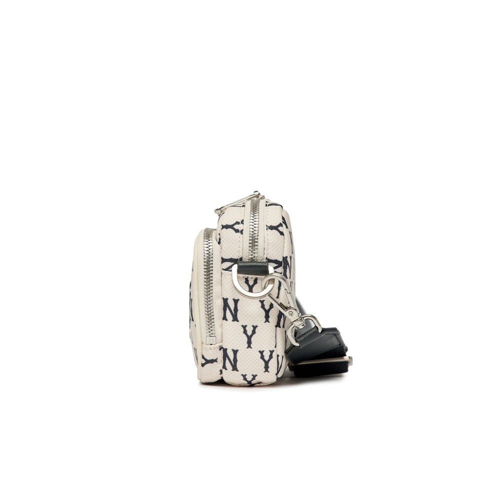 กระเป๋าสะพาย Monogram รุ่น 3ACRS012N 4