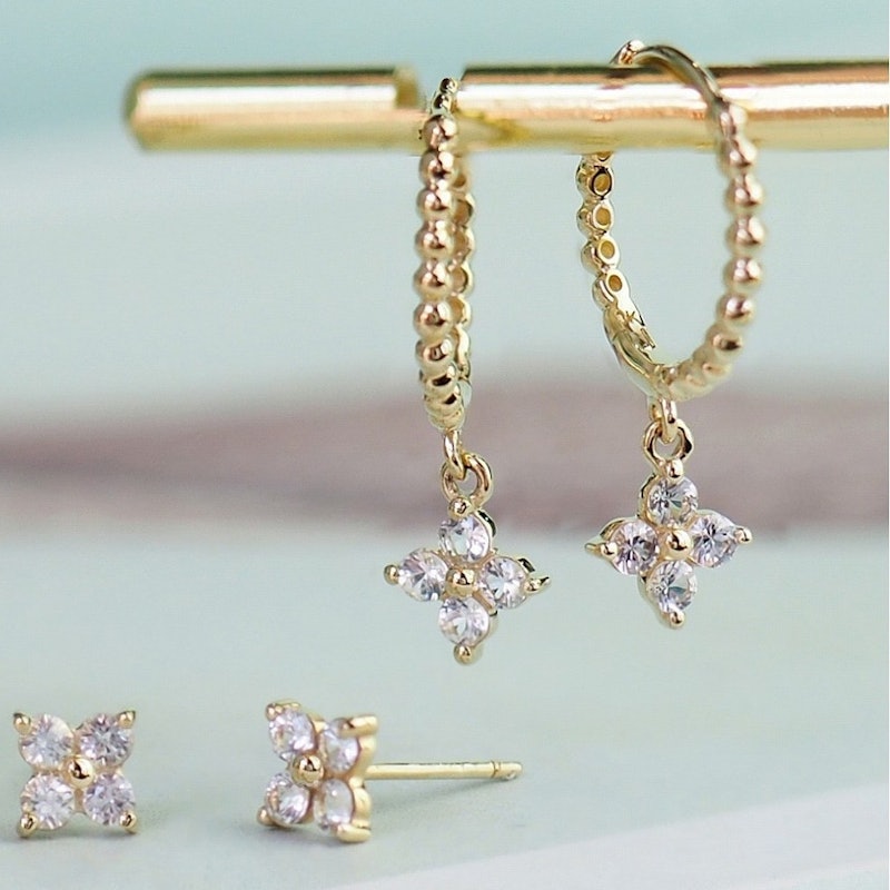 ต่างหูห่วงทองแท้ 9K Clover Charm Huggies 2