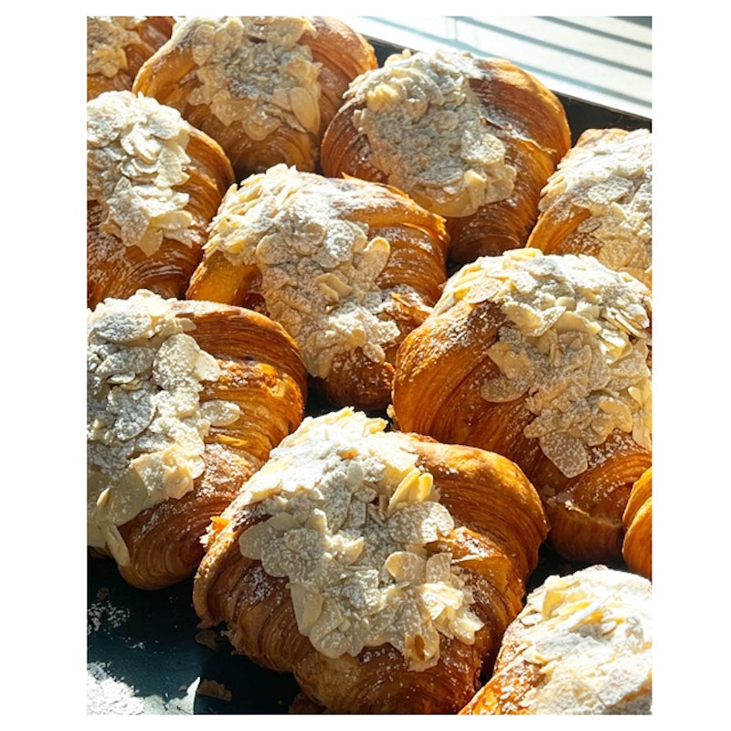 แป้งครัวซองต์สําเร็จรูป Almond Croissant 1