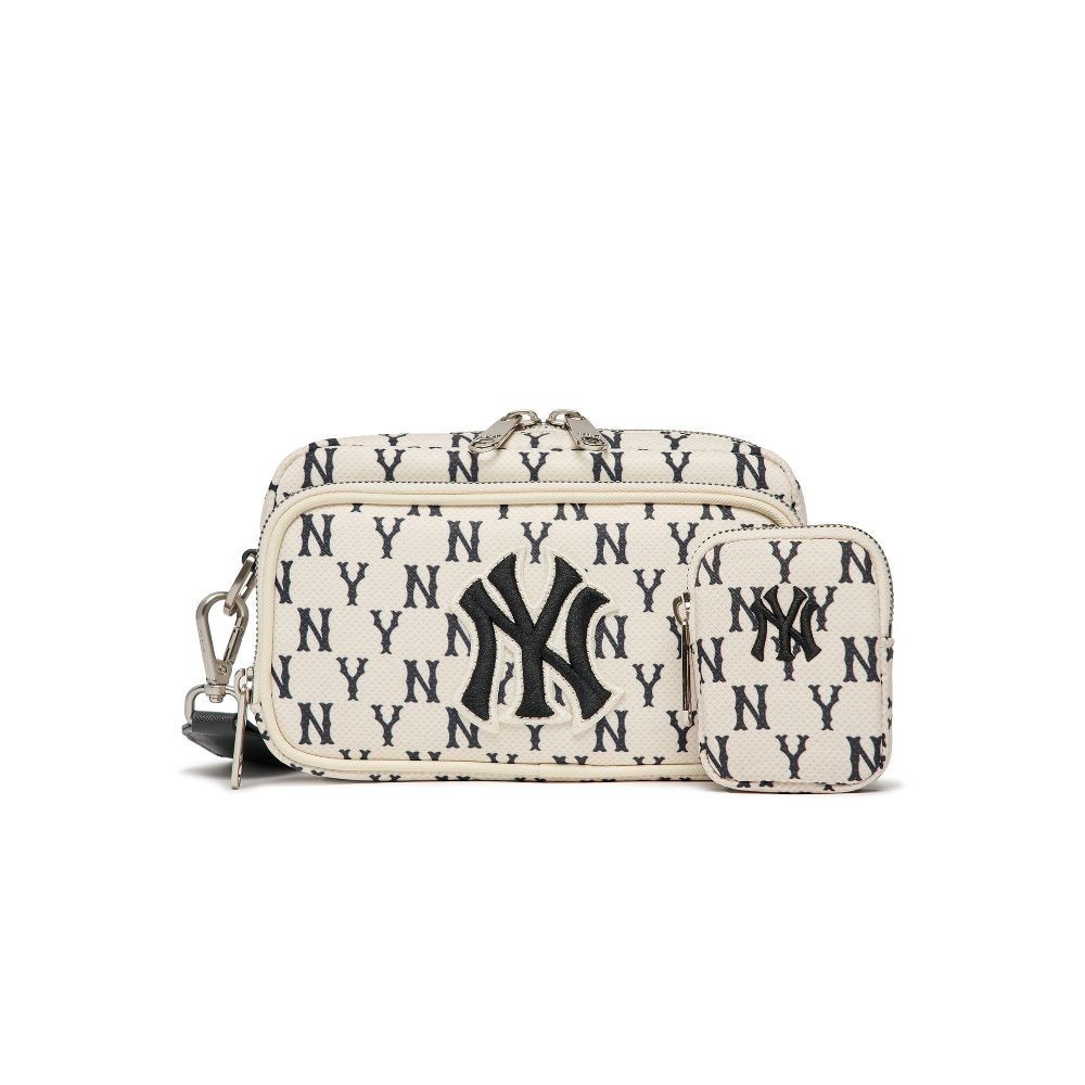 กระเป๋าสะพาย Monogram รุ่น 3ACRS012N 2