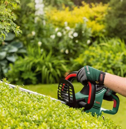 เครื่องตัดแต่งพุ่มไม้ รุ่น Universal Hedge Cut 50 Trimmer 3