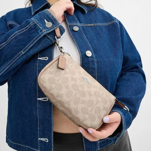 Nolita 19 In Signature Canvas กระเป๋าคล้องมือผู้หญิง 3