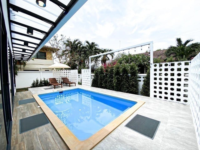 โรงแรมระยองติดทะเล Ban Rub Lom Pool Villa 2