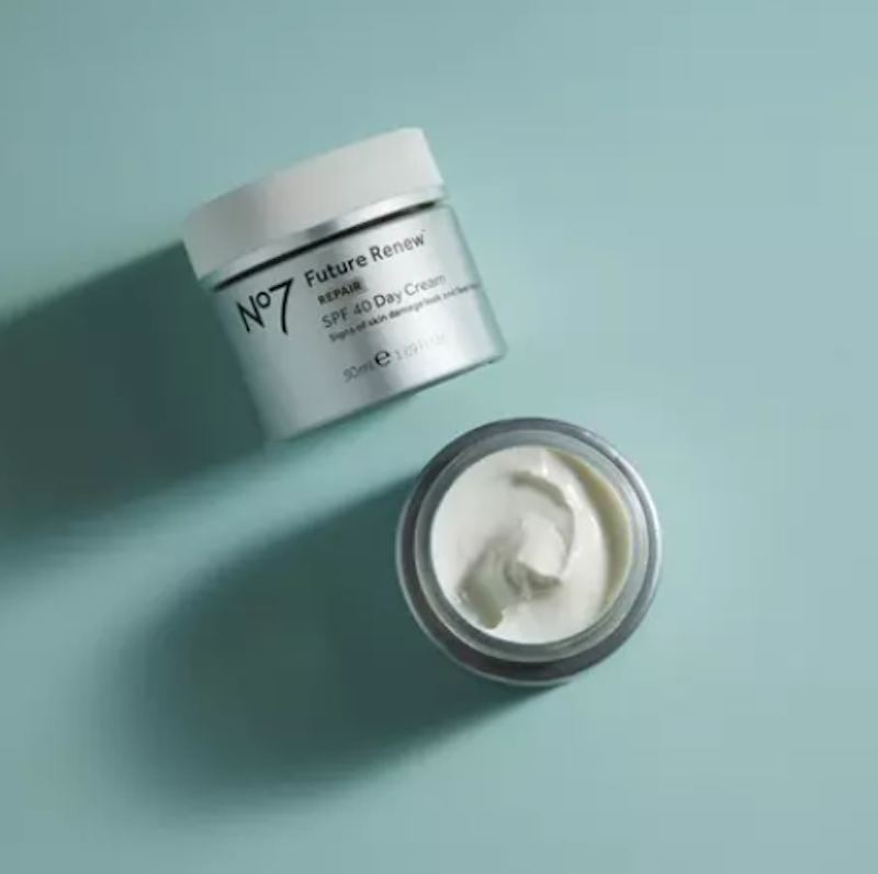 Future Renew Repair SPF 40 Day Cream 3