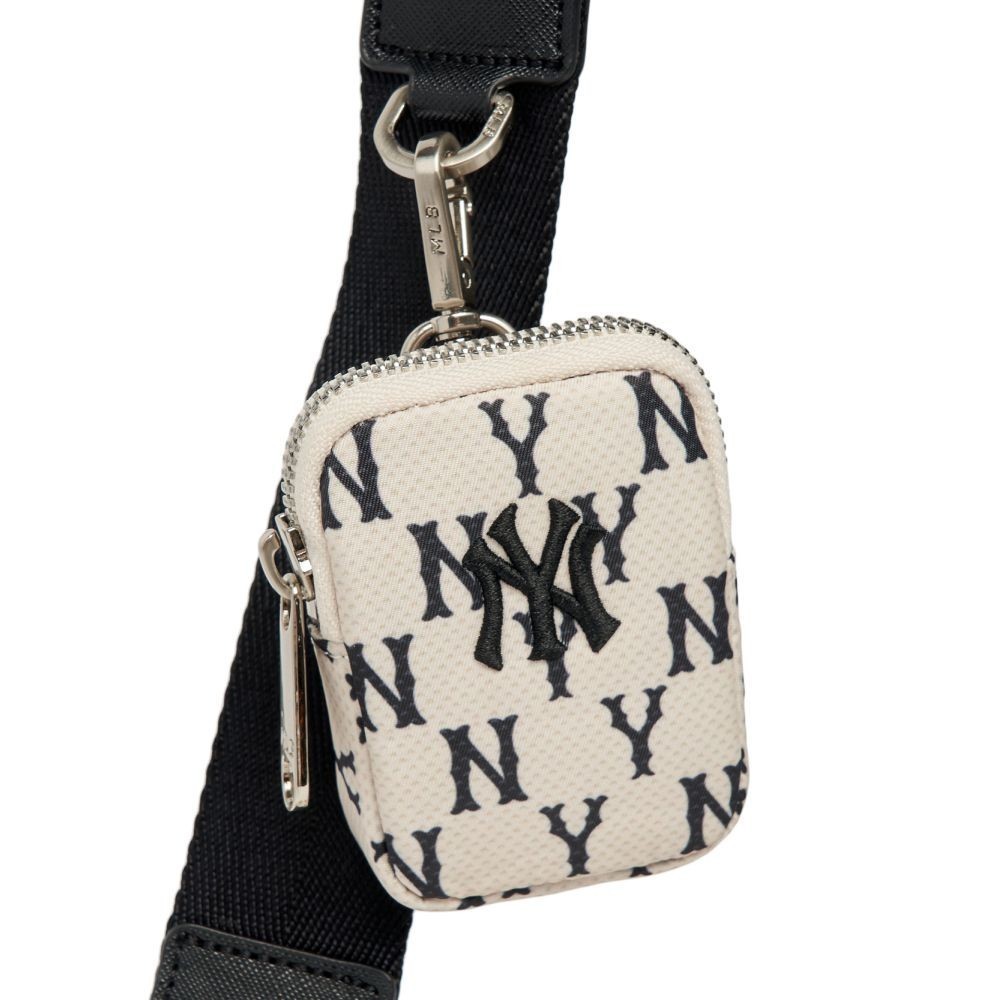 กระเป๋าสะพาย Monogram รุ่น 3ACRS012N 5
