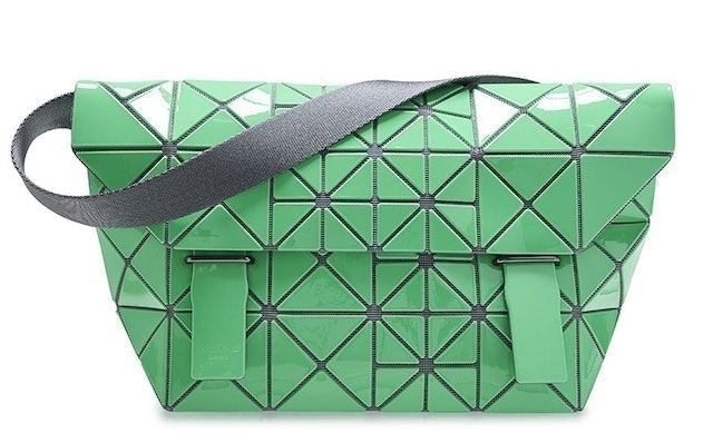 กระเป๋า Bao Bao รุ่น Lucent Pixel Shoulder Bag 1