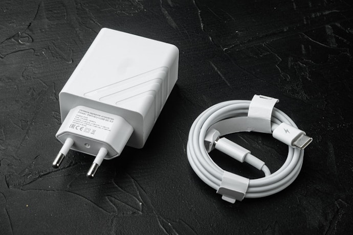 เลือกสายชาร์จ 3 in 1 ที่ได้มาตรฐาน สังเกตสัญลักษณ์ MFI, UL, IEC, FCC, CE หรือ RoHS