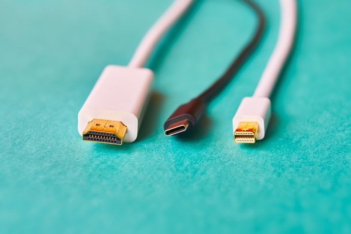 ตรวจสอบจำนวนพอร์ต HDMI และความเข้ากันได้กับอุปกรณ์อื่น ๆ