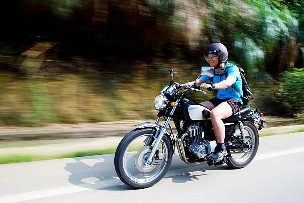 สำหรับผู้ขับขี่ทางไกล ขอแนะนำเครื่องยนต์ 150cc ขึ้นไป มีล้อแม็กขนาดใหญ่และรูปทรงรถเหมาะสม