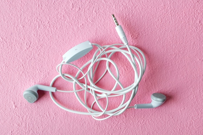 พิจารณาระหว่างหูฟังมีสายและหูฟัง Bluetooth ให้ตอบโจทย์การใช้