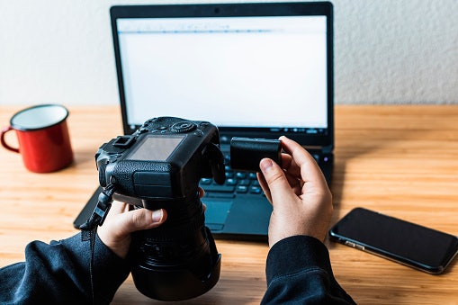 ตรวจสอบการรองรับการเชื่อมต่อแบบ Wireless ของกล้อง DSLR