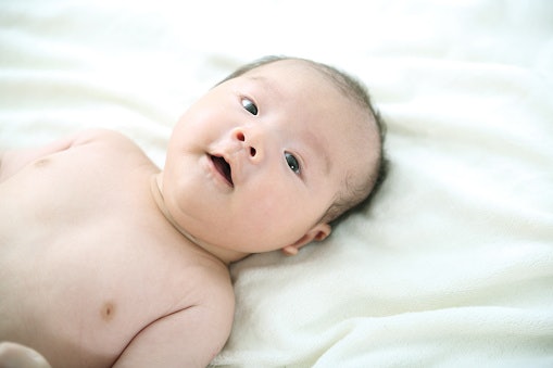 ตรวจสอบที่นอนเด็กแรกเกิดให้พอดีกับน้ำหนักตัวและสรีระของเด็ก