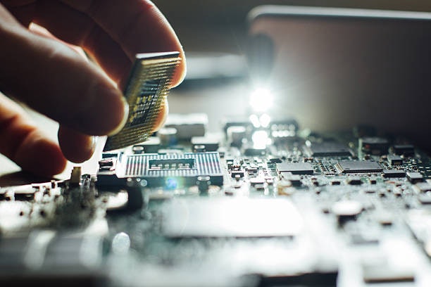อันดับแรก อย่าลืมตรวจสอบเมนบอร์ดให้เข้ากับ CPU Chipset และ CPU Socket