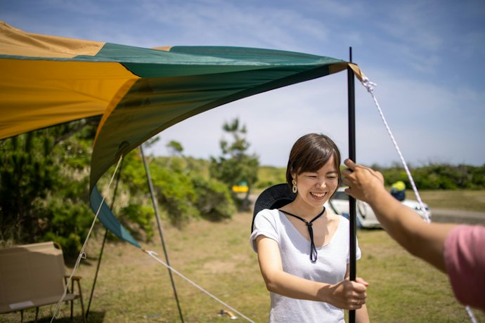 ตรวจสอบวัสดุที่ใช้ในการผลิตส่วนต่าง ๆ ของเต็นท์สนาม