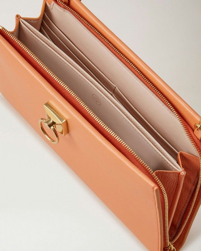 เลือกกระเป๋า Mulberry ของแท้เท่านั้น