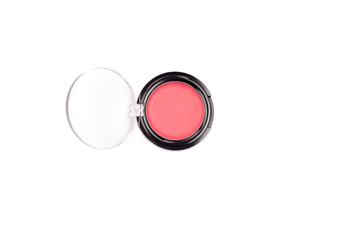 เลือกรูปแบบ Lip and Cheek ให้เหมาะกับโอกาสใช้งาน ถ้าเน้นความคมชัดติดทนแนะนำให้เลือกแบบตลับ