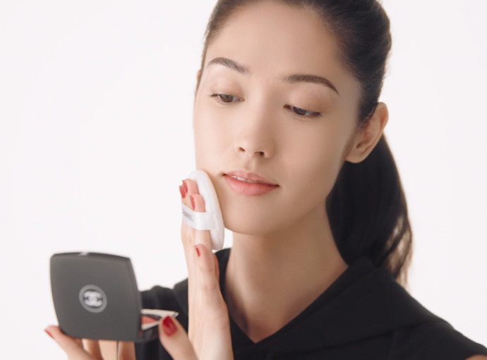 เลือกฟินิชแป้ง Chanel ให้เหมาะกับสภาพผิวเพื่อการปกปิดที่ดีและได้ลุคคอมพลีท