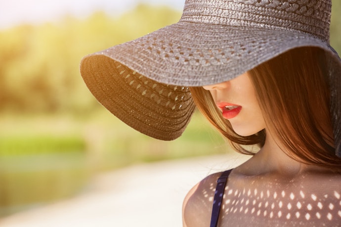 หากอยู่กลางแจ้งเป็นประจำ ควรเลือก Lip Balm ที่มีสารกันแดด SPF