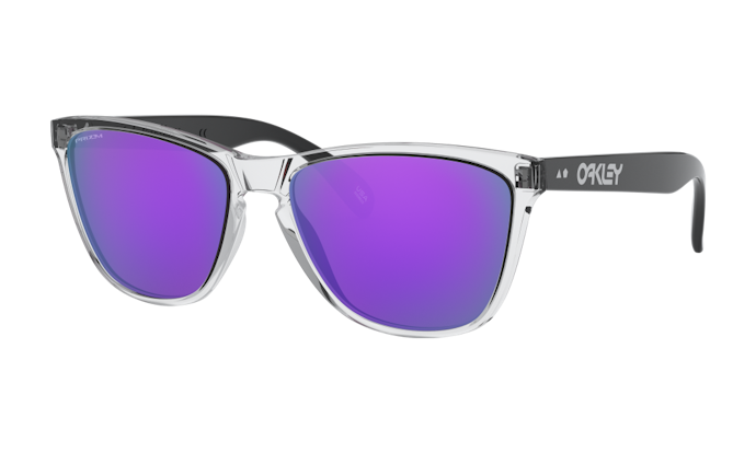 เลือกแว่นกันแดด Oakley รุ่นดังในตำนาน Frogskins ที่สวมใส่ได้ทุกยุคทุกสมัย