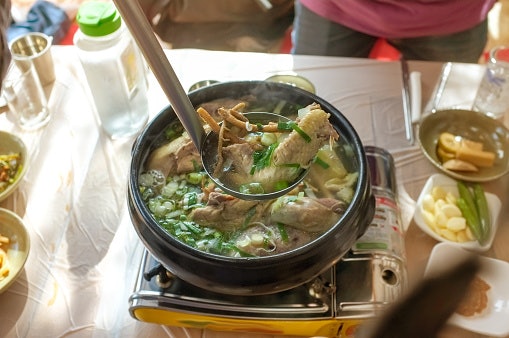 ขอแนะนำเครื่องตุ๋นยาจีนแบบน้ำซุปสำเร็จรูปพร้อมทาน