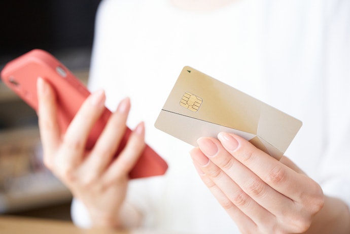 ตรวจสอบสัญลักษณ์บัตรที่ร้านค้าและตู้ ATM รองรับ