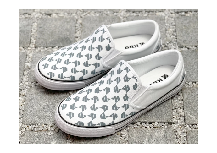 พิจารณาวัสดุของรองเท้า Slip-On ผู้ชายให้เหมาะสมกับสภาพอากาศ