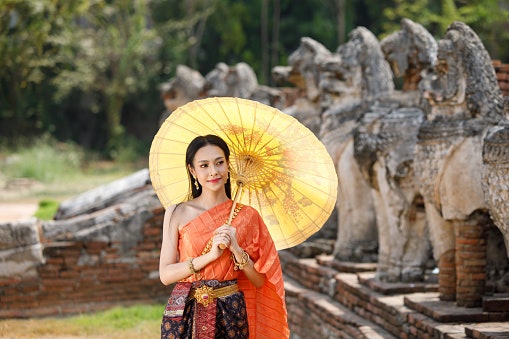 เลือกดีไซน์ของชุดไทยประยุกต์ให้เหมาะกับโอกาสในการสวมใส่