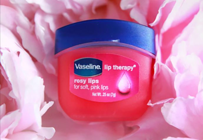 Vaseline Lip Therapy Rosy แตกต่างจาก Vaseline ปิโตรเลียมเจลลี่ทั่วไปอย่างไร