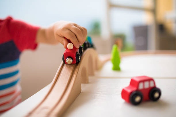 เลือกรถไฟของเล่นที่ทำจากวัสดุปลอดภัย ได้มาตรฐาน ไม่มีสารอันตราย