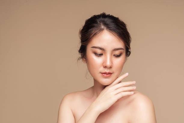 พิจารณาเฉดสีคอนทัวร์ให้เหมาะกับสีผิวและอันเดอร์โทนด้วยเพื่อความเป็นธรรมชาติ