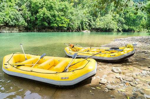 ตรวจสอบวัสดุและความสามารถในการรับน้ำหนักของเรือยางเป่าลม