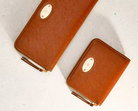 เลือกกระเป๋าสตางค์ Mulberry ที่แสนเรียบหรู