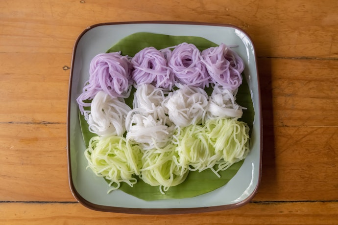 เลือกเส้นขนมจีนอบสมุนไพร สีสวยน่ารับประทาน