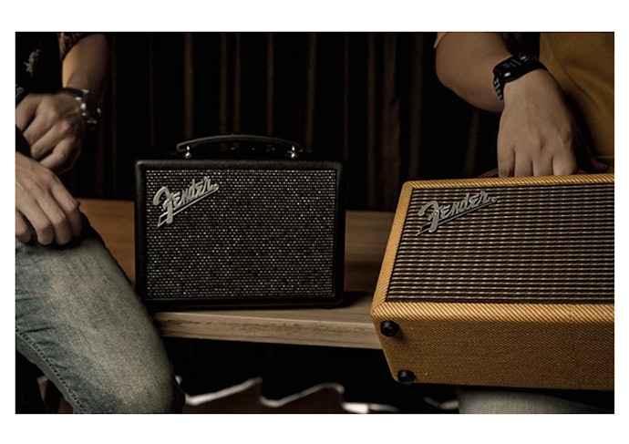 พิจารณาการเชื่อมต่อลำโพง Fender กับแหล่งกระจายเสียง