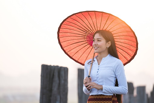 เลือกชุดไทยประยุกต์แฟชั่น สวมใส่ในชีวิตประจำวันได้