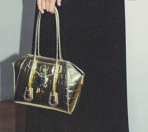 เลือกกระเป๋า Givenchy ของแท้เท่านั้น