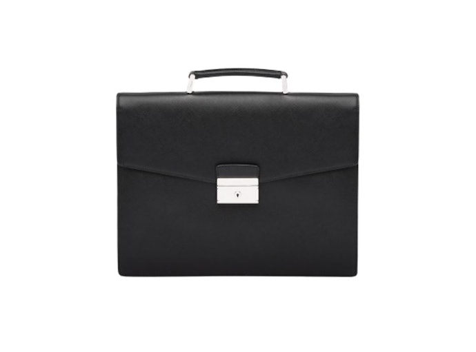 เลือกกระเป๋า PRADA ผู้ชาย สะพายข้าง ให้ลุคสมาร์ตสำหรับวัยทำงาน