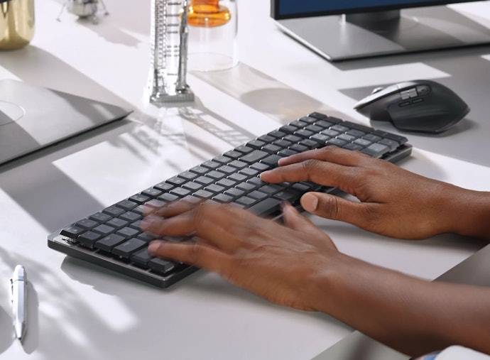 ตรวจสอบรูปแบบการเชื่อมต่อของคีย์บอร์ด Logitech เพื่อความสะดวกในการใช้งาน