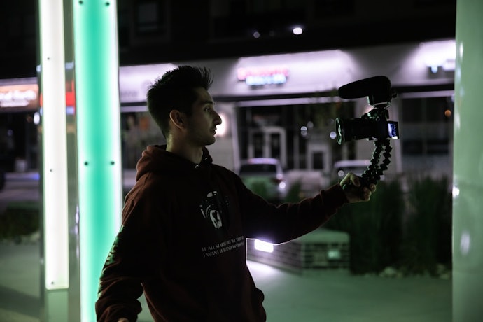 เลือกกล้อง Mirrorless สำหรับ Vlog ที่มีน้ำหนักเบาและกะทัดรัด