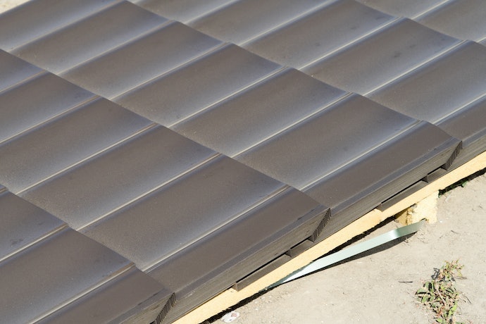 หากเป็นไปได้ควรเลือกแผ่นปิดรอยชนิดกาวแห้งช้าจะดีกว่าเพื่อให้สามารถแก้ไขงานได้ง่าย