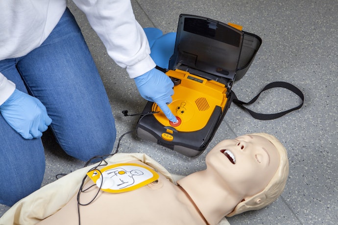 เลือกเครื่อง AED ที่สามารถใช้งานได้ง่าย