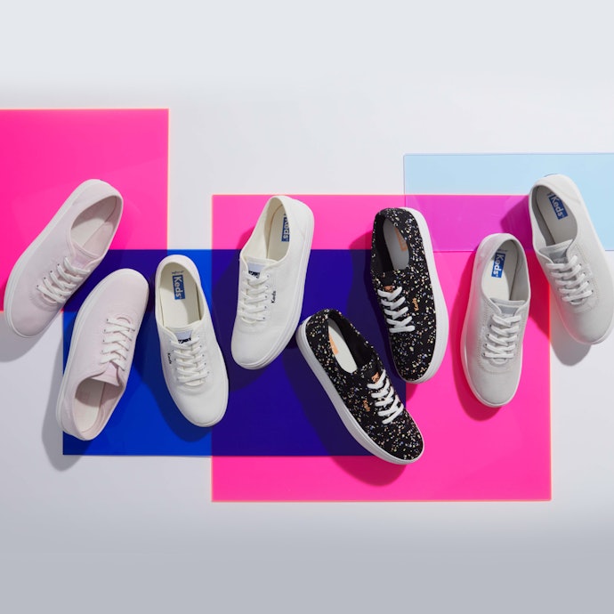 เลือกรองเท้า Keds รุ่นที่ใช้วัสดุอัปเปอร์ ระบายอากาศได้ดี เหมาะกับอากาศเมืองไทย