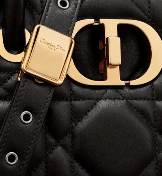 หากซื้อทางร้านค้าออนไลน์ อย่าลืมตรวจสอบว่าเป็นกระเป๋า Dior ของแท้ก่อนตัดสินใจ