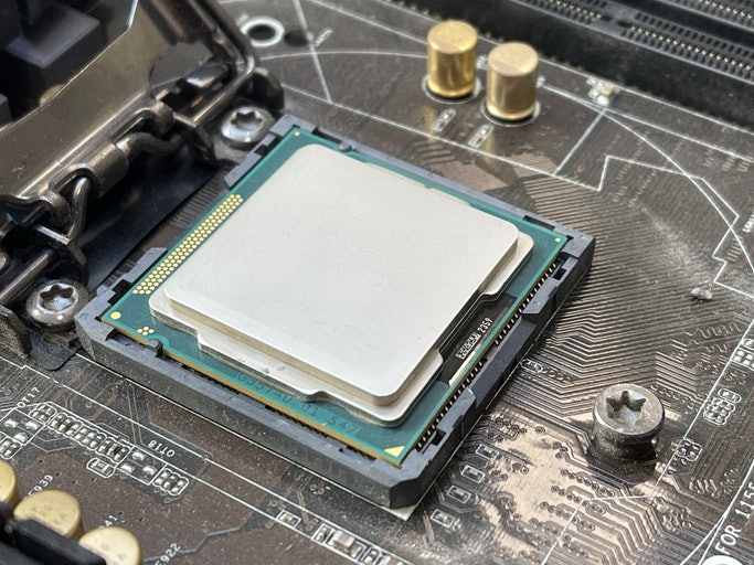 สำหรับเกมเมอร์ แนะนำให้เลือกเมนบอร์ดขนาด ATX หรือ Micro ATX